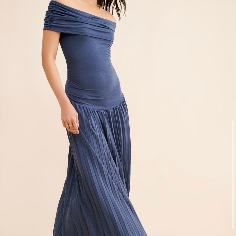 NWT Lioness Field of Dreams Maxi Dress- Navy Blue
Size XS